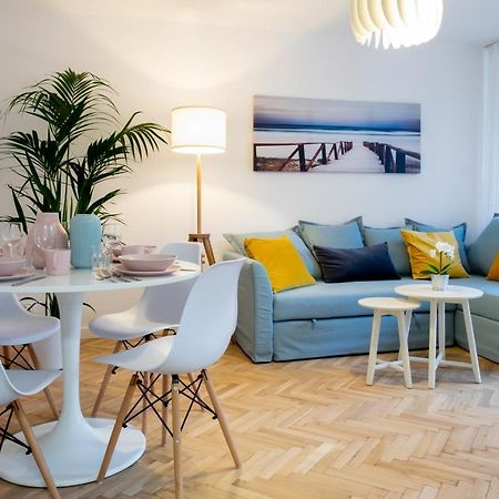 Cristine Apartment ワルシャワ エクステリア 写真